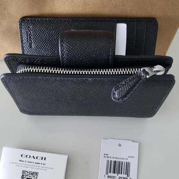 Women Coach WalletBrand new with tag
Miami, by dolphin mall. - Picture 4 of 4